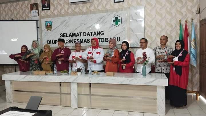 Tim penilai reakreditasi puskesmas saat melakukan survei ke Koto Baru, beberapa waktu yang lalu. maryadi