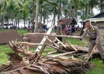 Diduga Tempat Mesum, Puluhan Pondok di Pasir Jambak Dibongkar Satpol PP Padang