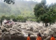 Kepala BNPB Terbang ke Humbang Hasundutan Pimpin Rakor, Serahkan Bantuan dan Tinjau Lokasi Terdampak Banjir Bandang