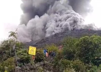 Saat Petugas Evakuasi Korban, Gunug Marapi Kembali Muntahkan Awan Panas