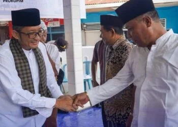 Jalin Silaturahmi dengan MTI Kelurahan Ganting, Wako Padang Hendri Septa Serahkan Bantuan