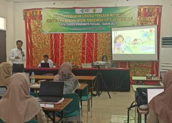 Ket. Foto : Auditor Muda Perwakilan BPKP Sumbar, Roni Nanda Pratama menjelaskan SPIP Terintegrasi menggunakan konsep Dora The Explorer. YESI