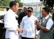 Kepala BNPB Dampingi Presiden RI Serahkan Bantuan Dana Stimulan Gagal Panen Akibat Banjir
