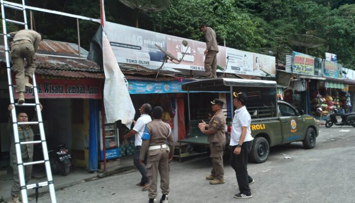 Bermasalah, Bapenda Tanah Datar Turunkan Reklame Tertunggak Pajak
