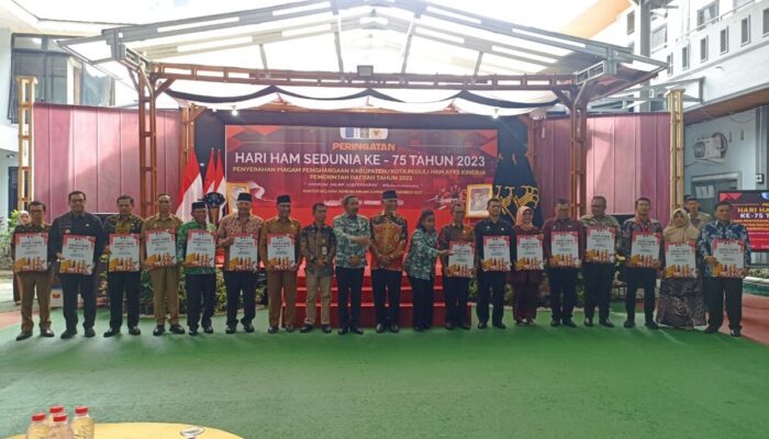 Peringati Hari HAM ke 75 Tahun, Kanwil Kemenkumham Beri Penghargaan Peduli HAM 15 Kabupaten dan Kota di Sumbar