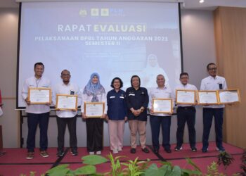 Program BPBL Sukses, PLN Sumbar Terima Penghargaan Kementerian ESDM di Sorong