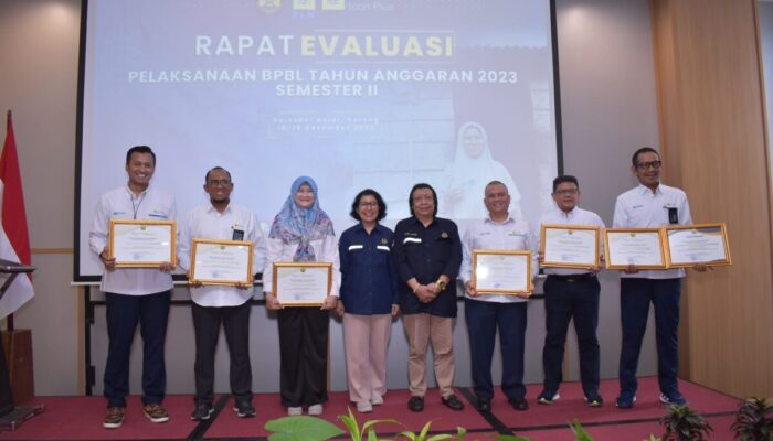 Program BPBL Sukses, PLN Sumbar Terima Penghargaan Kementerian ESDM di Sorong