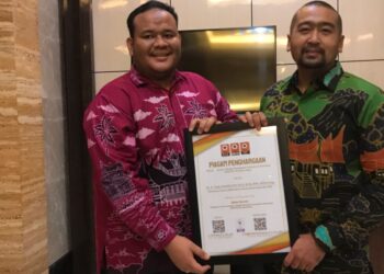 FIM PII Wilayah Riau Berikan Penghargaan Pada Wagub Sumbar Audy Joinaldy