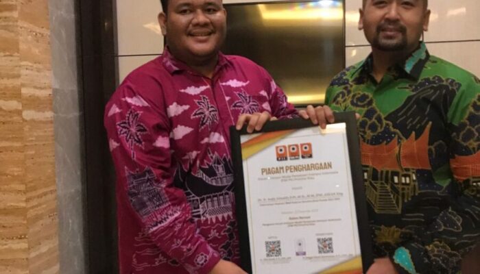FIM PII Wilayah Riau Berikan Penghargaan Pada Wagub Sumbar Audy Joinaldy