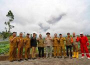 Bupati Tanah Datar Bantu Korban Erupsi, Puluhan Relawan Diberangkatkan