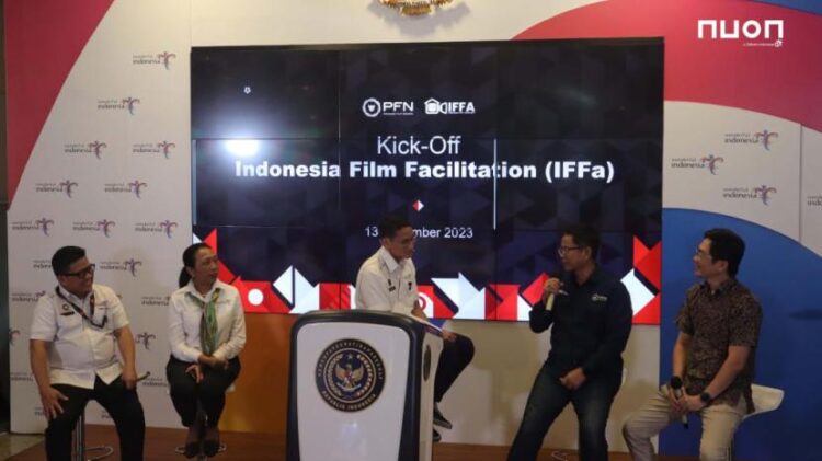 Menteri Pariwisata dan Ekonomi Kreatif, Sandiaga Uno (tengah), Deputi Bidang Pemasaran, Ni Made Ayu Marthini, (kedua dari kiri), Deputi Ekonomi Digital dan Produk Kreatif, Neil El Himam (paling kiri), dan Direktur Utama PFN, Dwi Heriyanto (kedua dari kanan) dan COO Nuon, Chandra Tamrin (paling kanan) pada kick off peresmian Indonesia Film Facilitation (IFFa) di Jakarta beberapa waktu lalu. IST