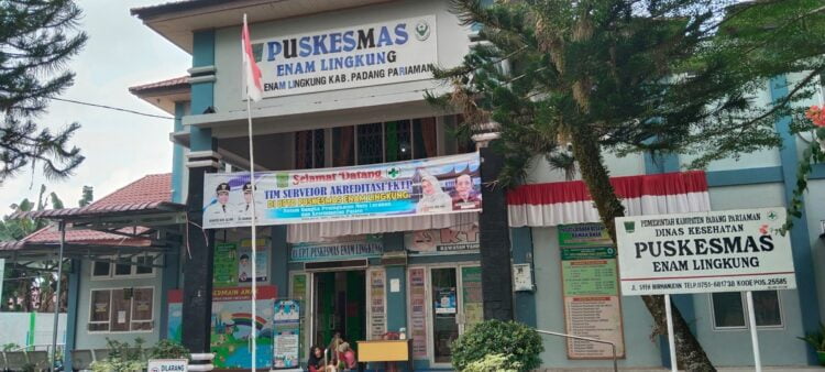 Puskesmas Enam Lingkung salah satu yang mendapatkan akreditasi Paripurna oleh Tim Penilai dari Kemenkes RI. Total ada sebanyak 13 puskesmas di Padang Pariaman yang telah mengantongi akreditasi Paripurna. ALDI