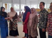 Ikut Berperan Penting Menekan Prevalensi Stunting, Pendamping Keluarga di Padang Pariaman Terima Insentif