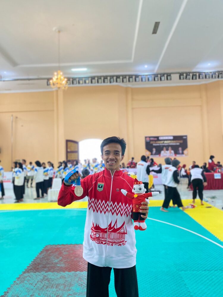 Atlet binaan Forum Komunikasi Karyawan Semen Padang Group (FKKSPG), M Iqbal. IST