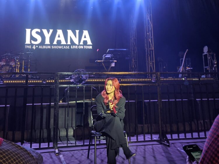 Isyana Konser Sekaligus Pulang Kampung ke Padang. NURHAYATI