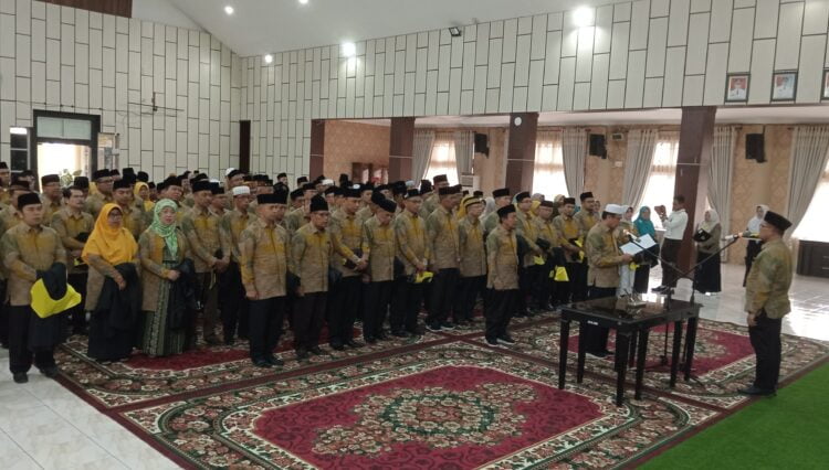 Pemprov Sumbar didampingi Pemkab Solsel melantik dewan juri dan majelis hakim MTQN XL di Aula Sarantau Sasurambi, Solsel, Selasa (12/12). KIKI NOFRIJUM