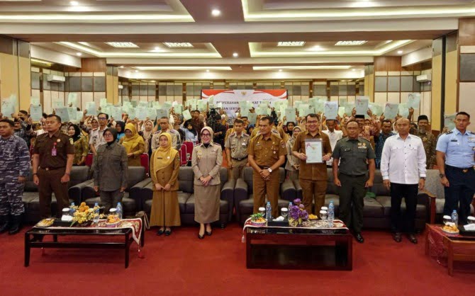 Launching sertipikat elektronik dan penyerahan sertipikat tanah oleh Presiden RI secara virtual yang dilaksanakan juga di wilayah BPN Sumbar, Senin (4/12) bertempat di Kampus UNP.. IST