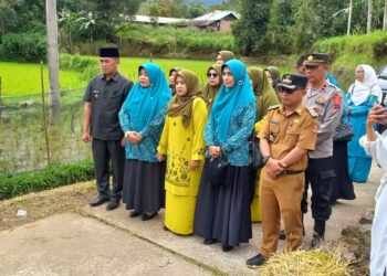 Ketua TP PKK Agam Tinjau Lapangan ke Kelompok Dasawisma Azolla Jorong Padang Gelanggang
