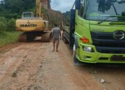 Angkut Material Longsor, Dinas PUPR Kota Solok Kerahkan Dua Unit Truk