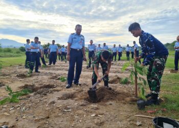 Danlanud Sutan Sjahrir Tanam Pohon Kaliandra guna Kembangkan Energi Biomassa