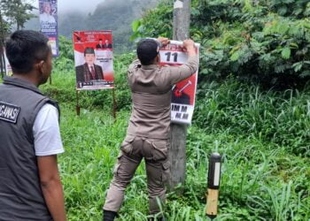 Bawaslu Agam Tertibkan APK yang Dipasang  di tempat Terlarang