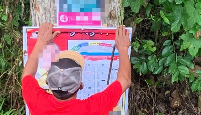 Panwascam Kupitan Tertibkan Ratusan APK Caleg