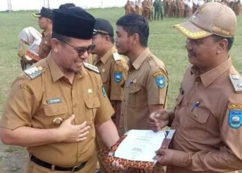Pemdes Santur Terima Penghargaan dari Pj Wali Kota Sawahlunto