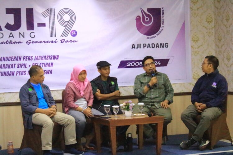 Diskusi Publik AJI Padang dengan tema Masyarakat Sipil Menghadapi Pemilu 2024 menyoroti sejumlah tantangan demokrasi hari ini di tengah dinamika tahun politik. IST