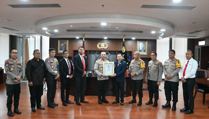 Kapolda Sumbar Terima Penghargaan dari Lemkapi