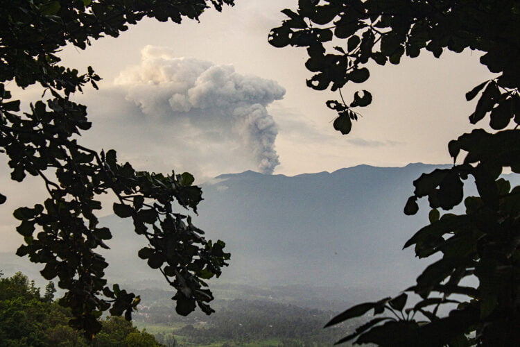 Pemerintah Kabupaten Agam menetapkan status siaga darurat seiring dengan terus meningkatnya aktivitas erupsi Marapi.