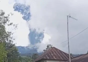 Gunung Marapi Erupsi dan Terdengar Letusan