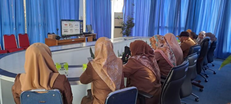 Pemkab Pasaman Barat melalui Tim Pengendalian Inflasi Daerah (TPID) mengikuti Rapat Koordinasi (Rakor) Pengendalian Inflasi Daerah di Ruang Balkon Bupati Pasaman Barat, Senin (15/1). IST