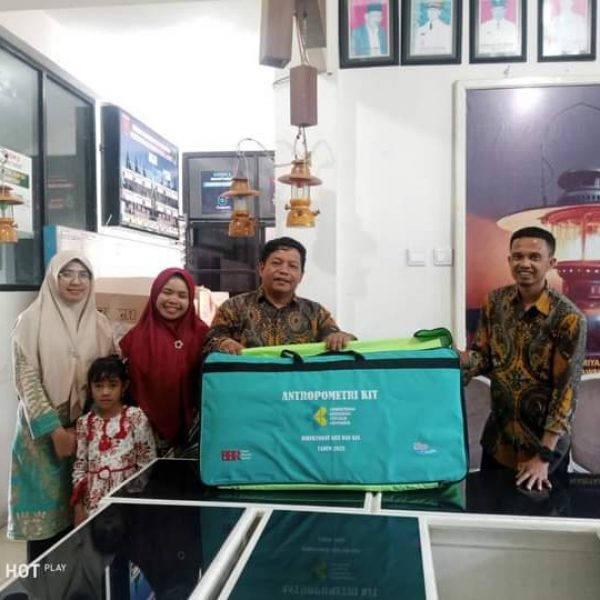 Nagari Pasia Laweh Kecamatan Palupuah Kabupaten Agam mendapat bantuan 11 set peralatan lengkap posyandu dari Kementerian Kesehatan RI, Jumat (12/1). IST