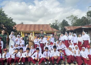 Ajak Pelajar SD Peduli Kesehatan Gigi dan Mulut, Mahasiswa KKN Tematik UNAND Gelar Sigiber