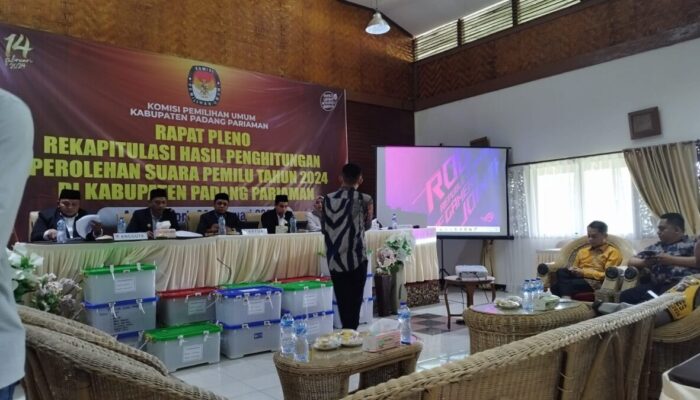 Bawaslu Padang Pariaman Lakukan Pengawasan Pleno Rekapitulasi Hasil Perhitungan Suara Pemilu 2024 Tingkat Kabupaten