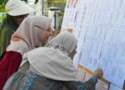 Warga Padang Mulai Berdatangan ke TPS Ikuti Pencoblosan Pemilu 2024