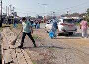 ASN Dharmasraya Pungut Sampah Sepanjang Jalinsum, Peringati Hari Peduli Sampah Nasional