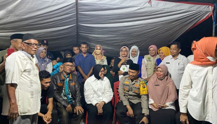 Kunjungi Korban Banjir dan Longsor di Patamuan, Mensos Tawarkan Pekerjaan Pada Ahli Waris