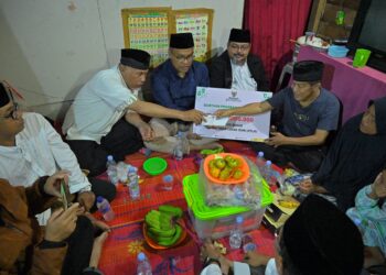 Gubernur Sumbar Ikut Sahur di Rumah Papan Milik Hatta Yandri