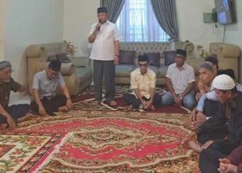 Haji Almaisyar Datuak Bangso Dirajo Nan Kuniang Buka Bersama dengan Tokoh Masyarakat dan Pemuda Balai Nan Duo Padang Tangah