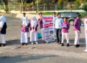 Pupuk Empati Sejak Dini, OSIS SMPN 2 Sawahlunto Berbagi Takjil Gratis ke Masyarakat