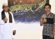 Pameran Kaligrafi di Masjid Mujahidin Padang, Hendri Septa Beli Karya Utama