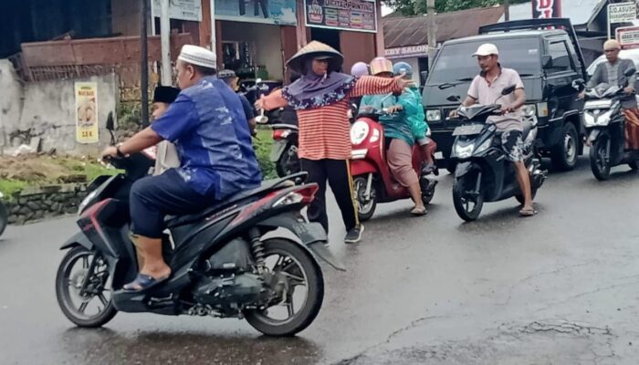 Begini Nasib Perjuangan Ibu Tuna Rungu di Tanah Datar Mengais Rezeki
