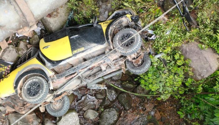 Diduga Mengantuk, Mobil Anggota Dewan Masuk Jurang