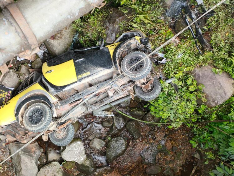 Mobil Dewan Masuk Jurang