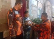 Berbagi Berkah, MPC Pemuda Pancasila Antar Langsung Paket Buka Puasa ke Rumah Warga