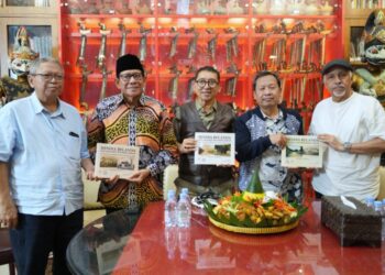 Di Hari Perkumpulan Filatelis Indonesia, Fadli Zon Luncurkan Buku dan Website Filateli