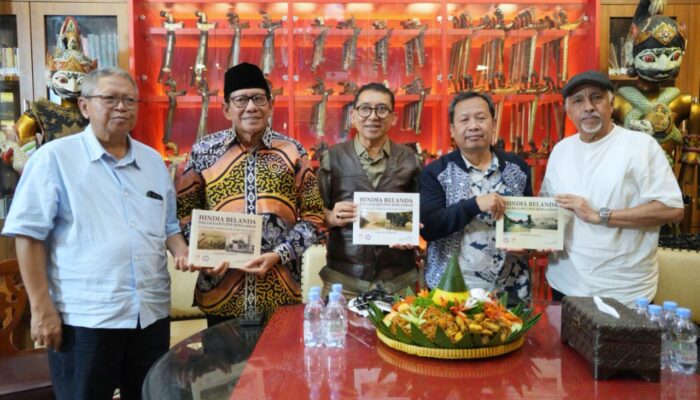 Di Hari Perkumpulan Filatelis Indonesia, Fadli Zon Luncurkan Buku dan Website Filateli
