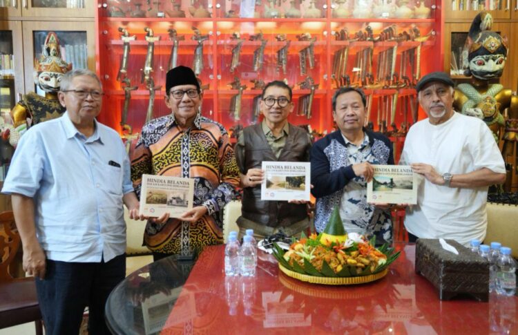 Dr. Fadli Zon, Ketua Umum Perkumpulan Filatelis Indonesia, Wakil Ketua Umum DPP Partai Gerindra