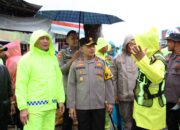 Curah Hujan Tinggi di Kota Padang, Kapolda Suharyono Tinjau Lokasi Terdampak Banjir